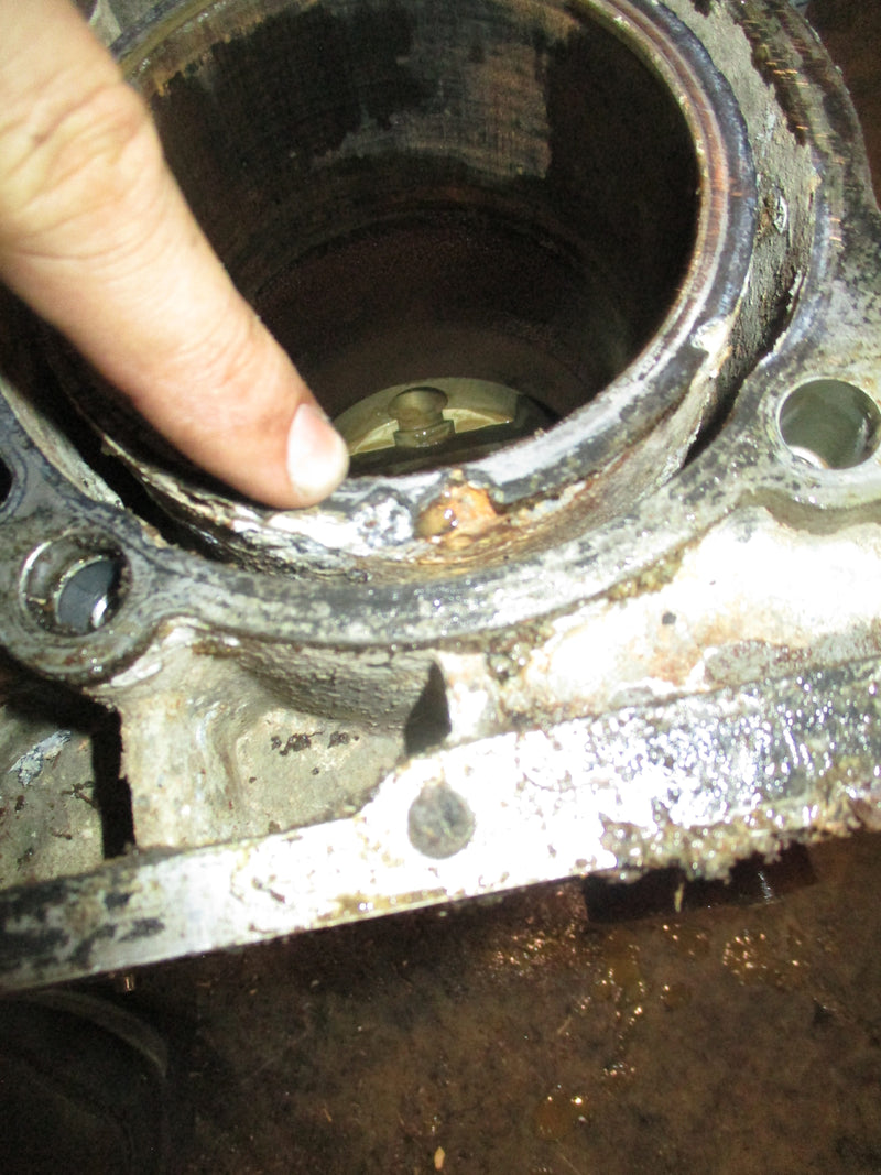 Suzuki DF200A 4CYL outboard crankcase block