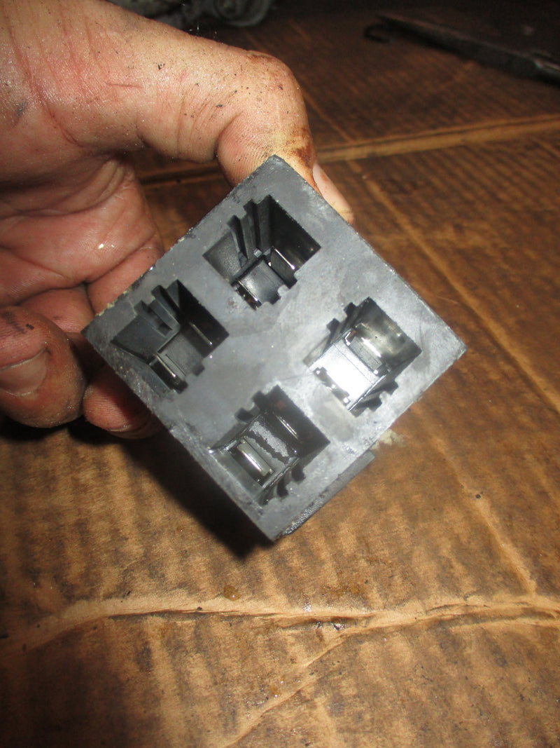 Yamaha 250hp OX66 2 stroke outboard fuse box and 2 fuses