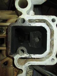 Load image into Gallery viewer, Johnson/Suzuki DF90-220hp 4 stroke outboard upper casing and oil pan
