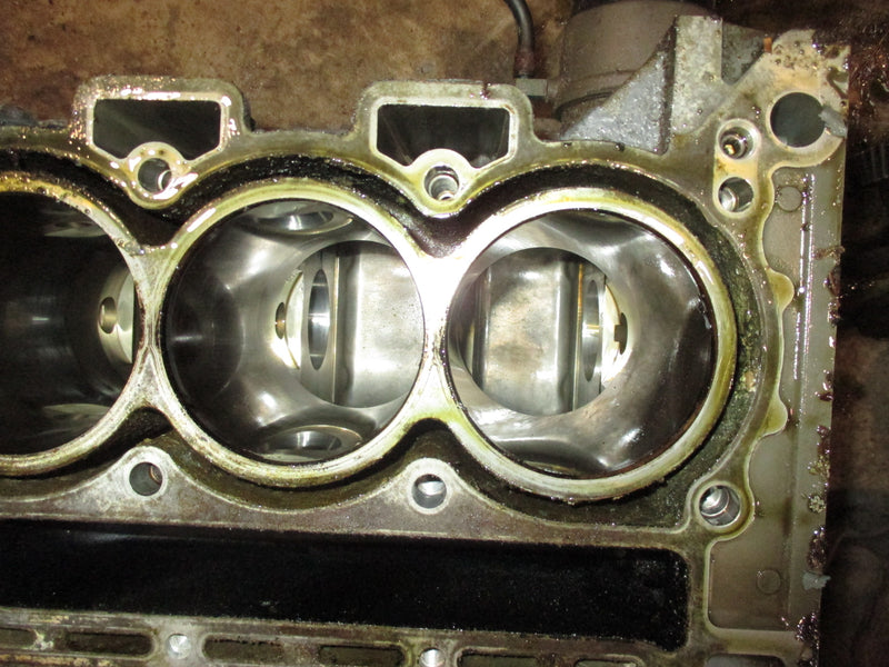 Suzuki DF140 140hp 4 stroke outboard crankcase block
