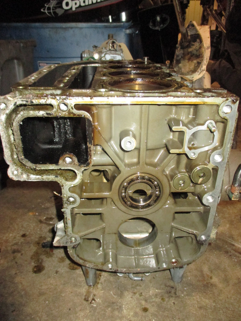 Suzuki DF140 140hp 4 stroke outboard crankcase block