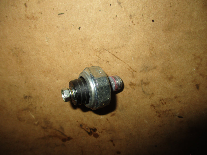 Suzuki DF200A 4CYL outboard Oil pressure sensor 37820-99E02