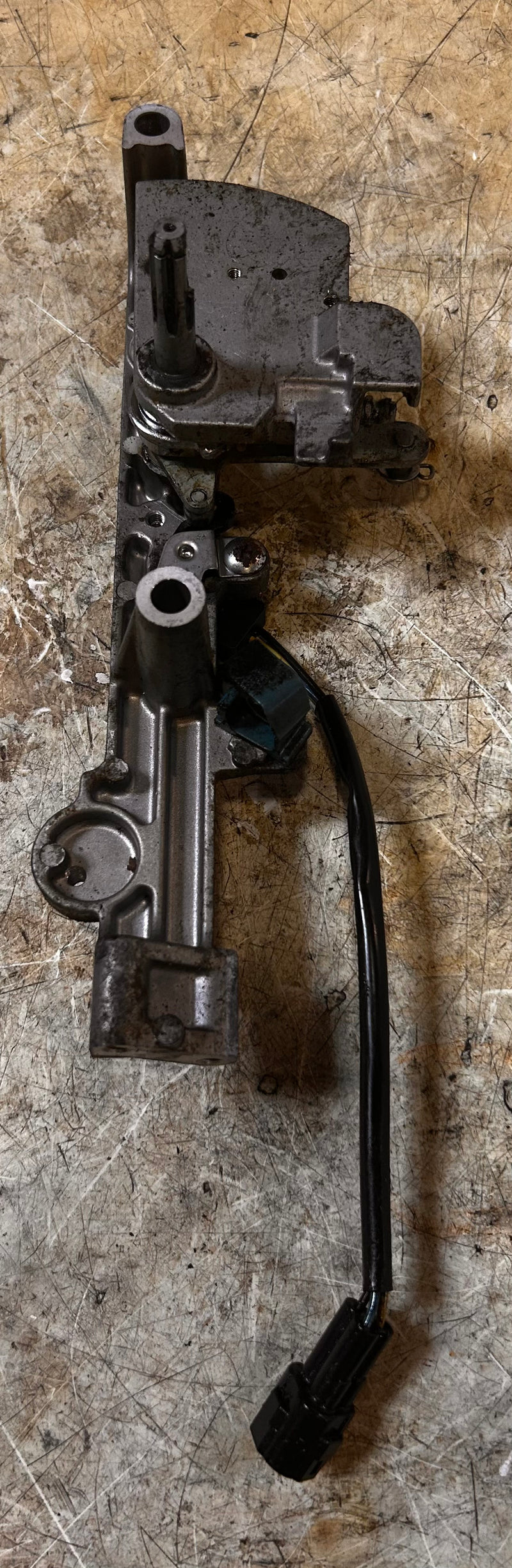 Suzuki DF150 150hp 4 stroke outboard shift sensor and bracket (13580-93J01)
