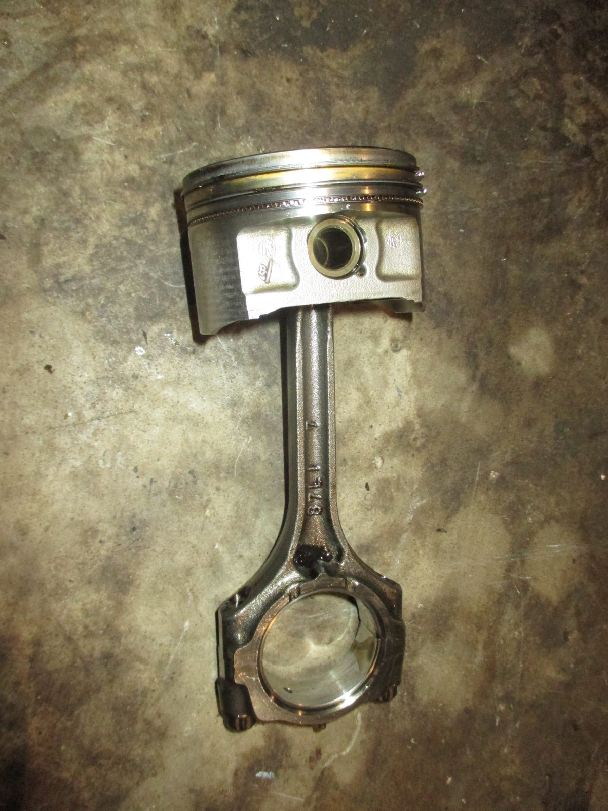 Suzuki DF90A 90hp 4 stroke outboard piston and rod (12111-87L00)