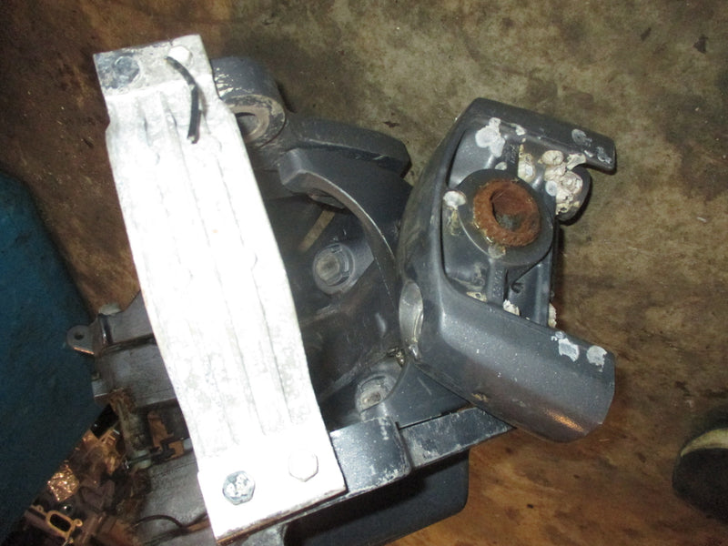 Yamaha 150hp 4 Stroke outboard swivel bracket