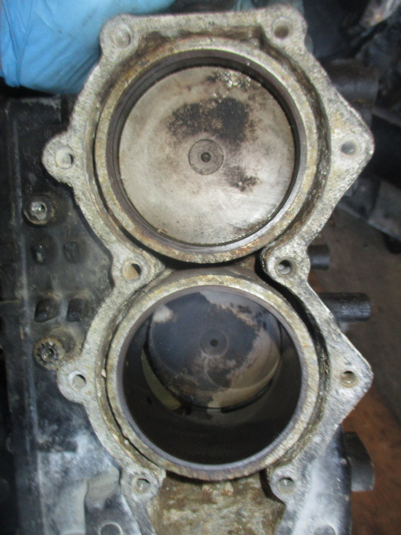 Johnson 40hp 2 stroke outboard crankcase powerhead