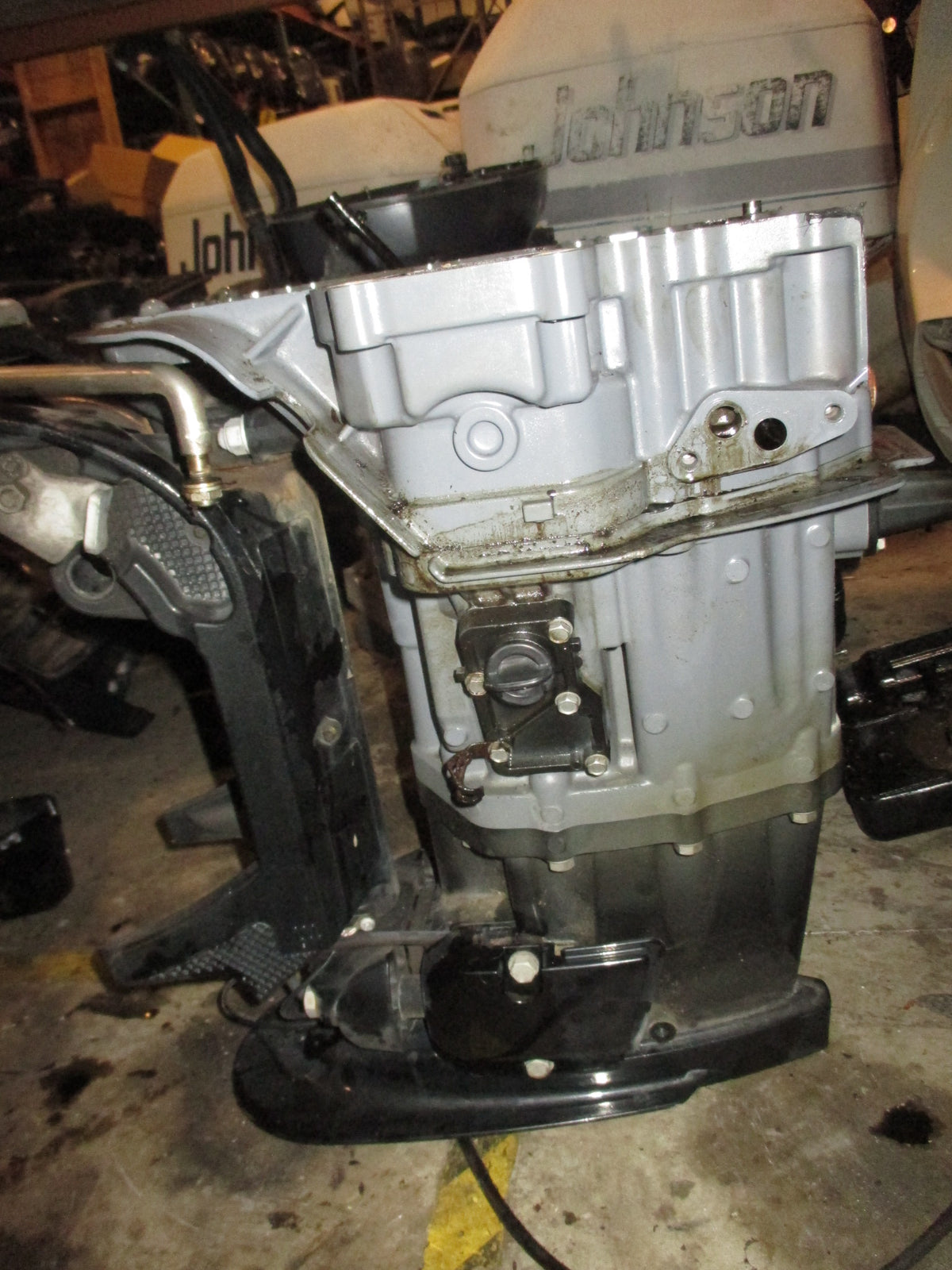 Suzuki DF90A 90hp 4 stroke outboard 20 inch shaft midsection