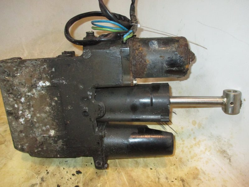 Mercury 135hp 2 stroke outboard tilt trim unit