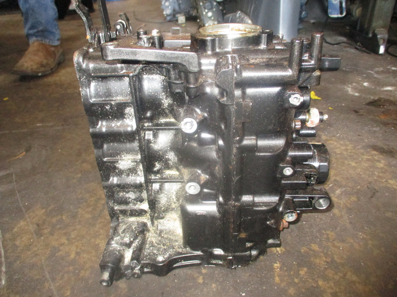 Suzuki DF25 outboard crankcase block