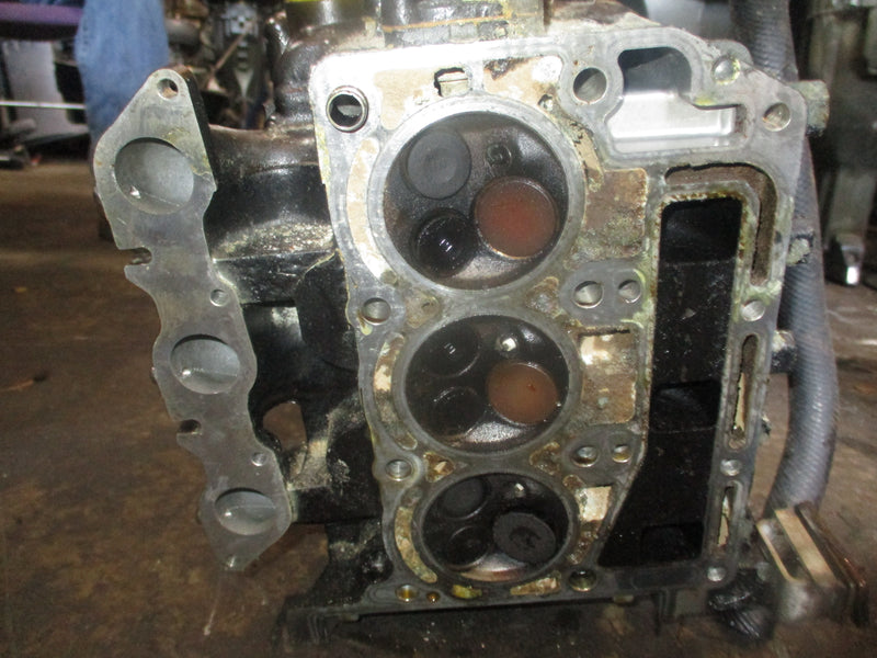 Suzuki DF25 outboard cylinder head (11100-89J00)