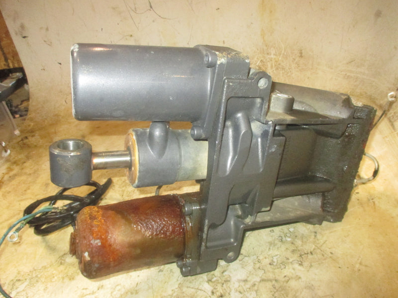 Yamaha 225hp 4 stroke Outboard Tilt trim unit (69J-43800-01-4D)