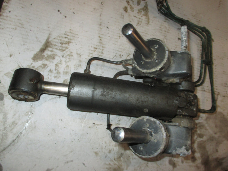 Suzuki DT85hp 2 stroke outboard tilt trim unit