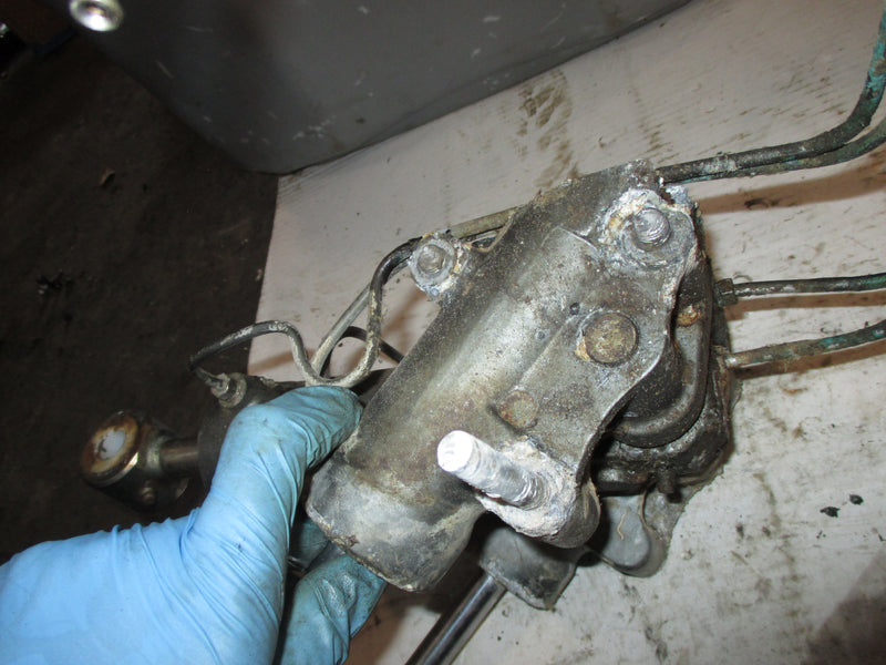 Suzuki DT85hp 2 stroke outboard tilt trim unit