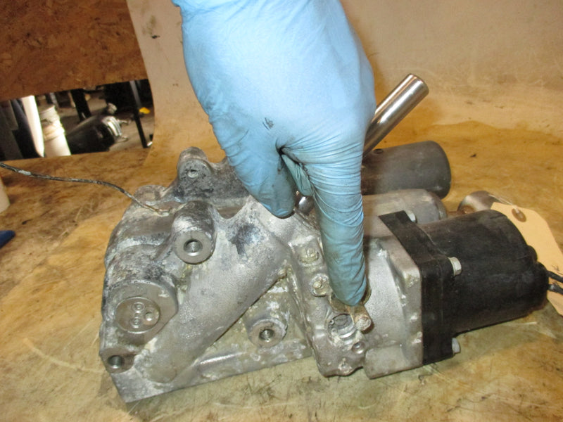 Suzuki DF300 300hp 4 Stroke outboard tilt trim unit