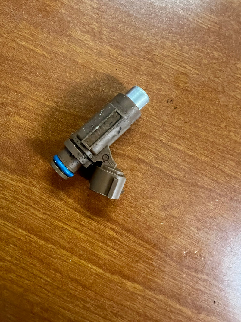 Suzuki DF150 150hp 4 stroke outboard fuel injector (15710-96J00)