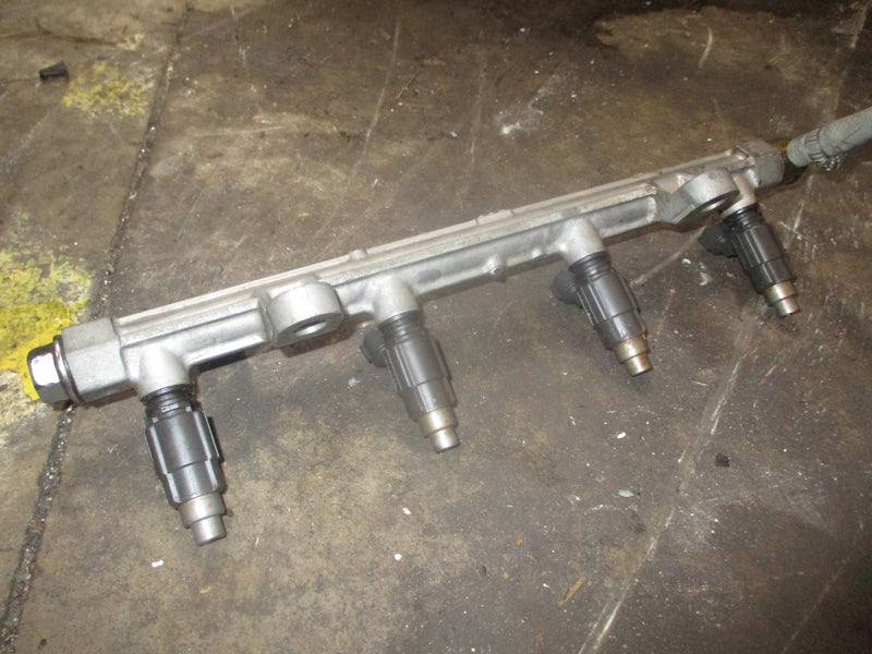 Suzuki DF70 outboard fuel rail and injector set (15751-99E00)