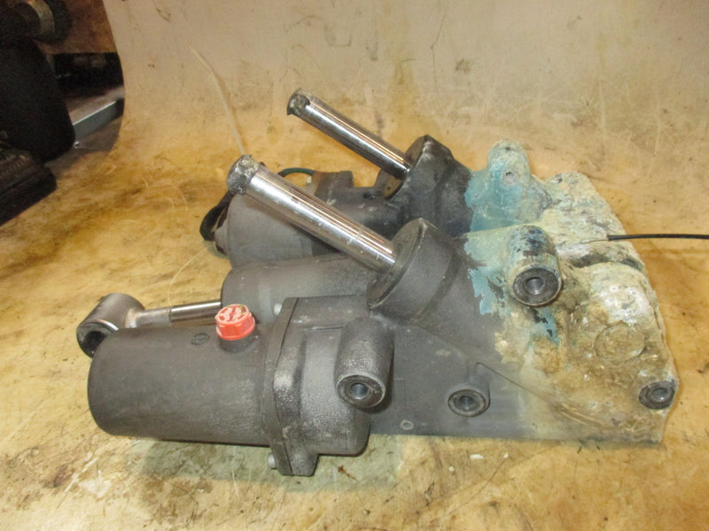 Suzuki DF200 200hp 4 Stroke outboard tilt trim unit