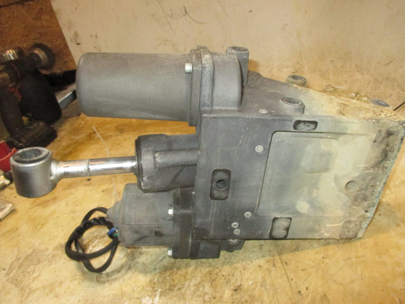 Suzuki DF200 200hp 4 Stroke outboard tilt trim unit