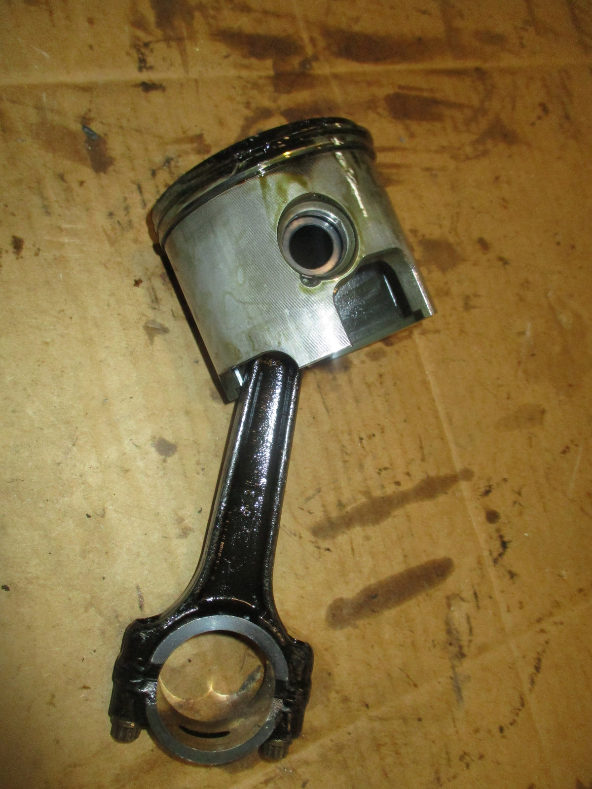 Mercury Optimax 225hp outboard starboard piston and rod (9784A11)