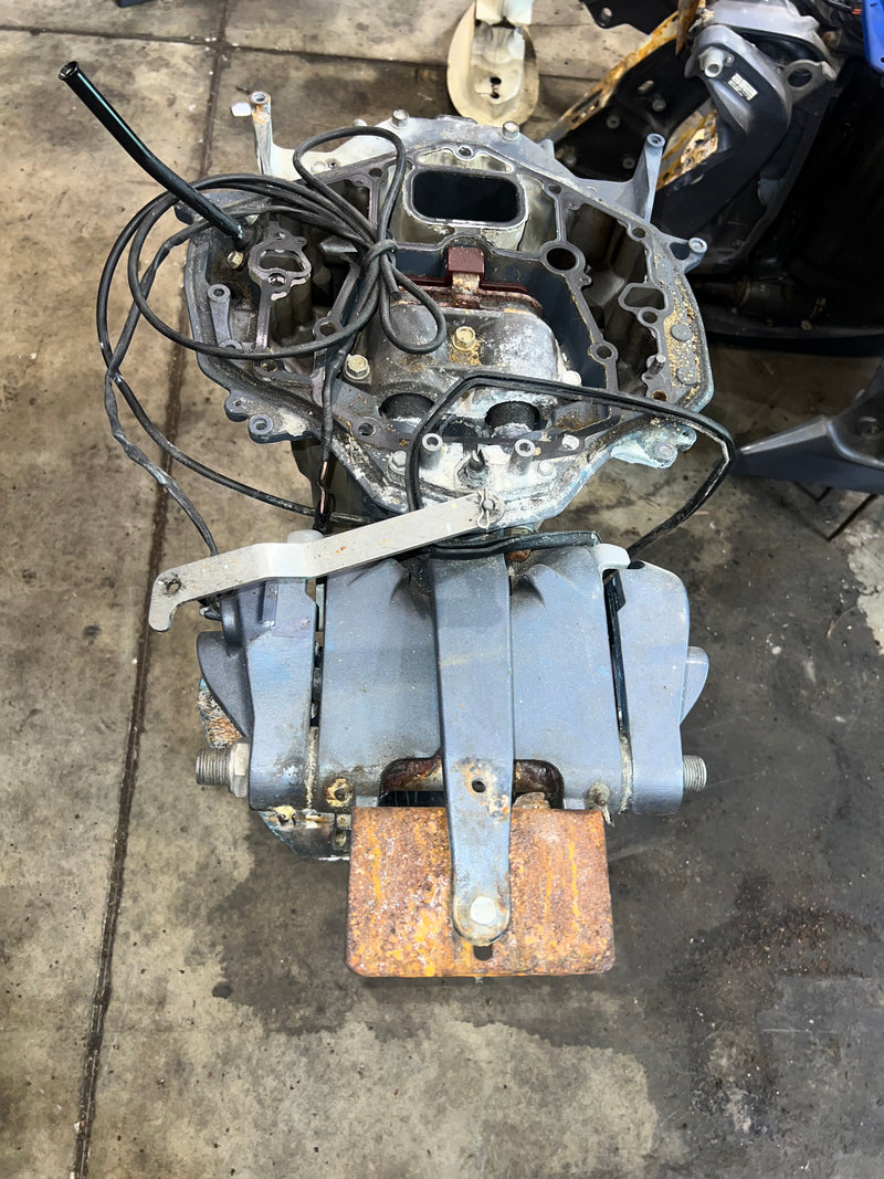 Yamaha 300hp 4 stroke outboard 30" mid section