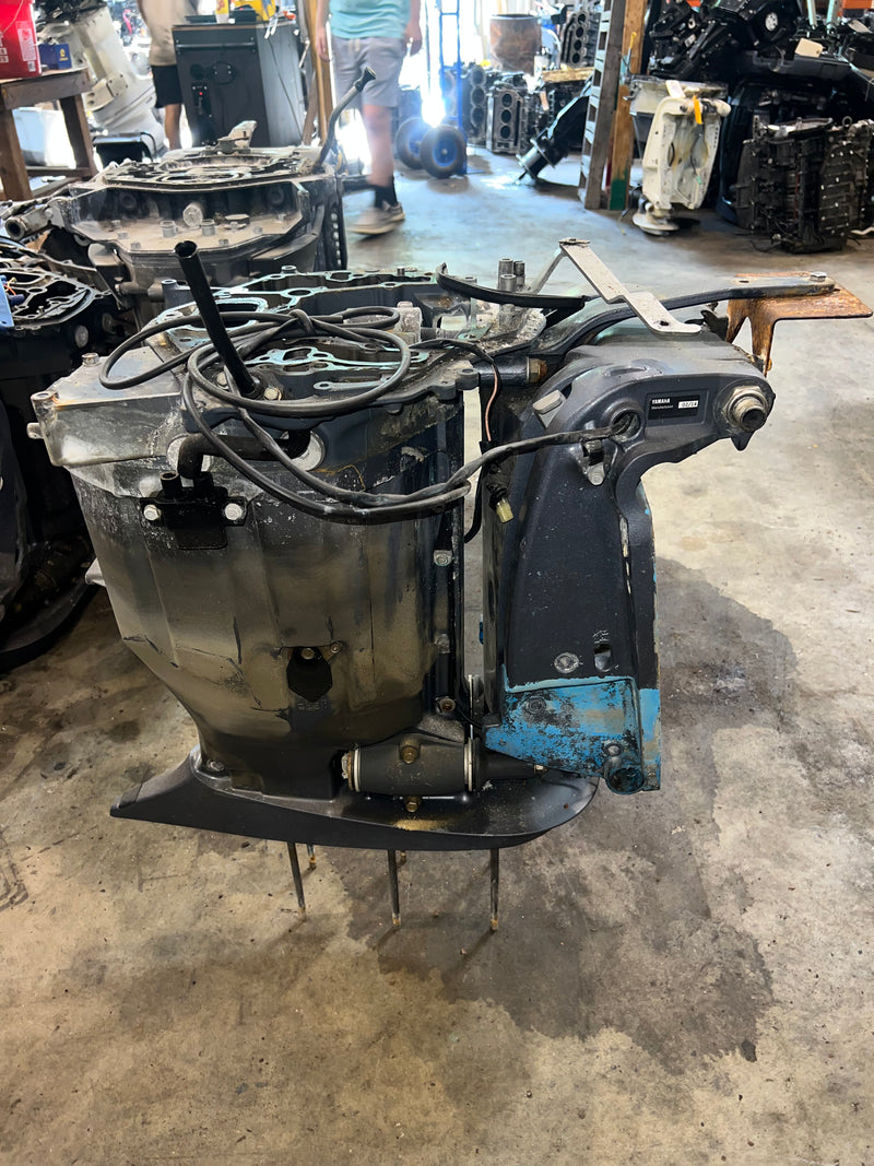 Yamaha 300hp 4 stroke outboard 30" mid section
