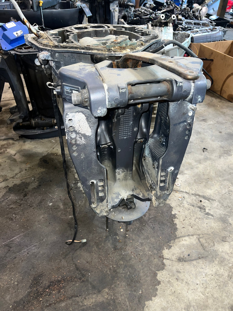 Yamaha 350hp 4 stroke outboard 30" midsection