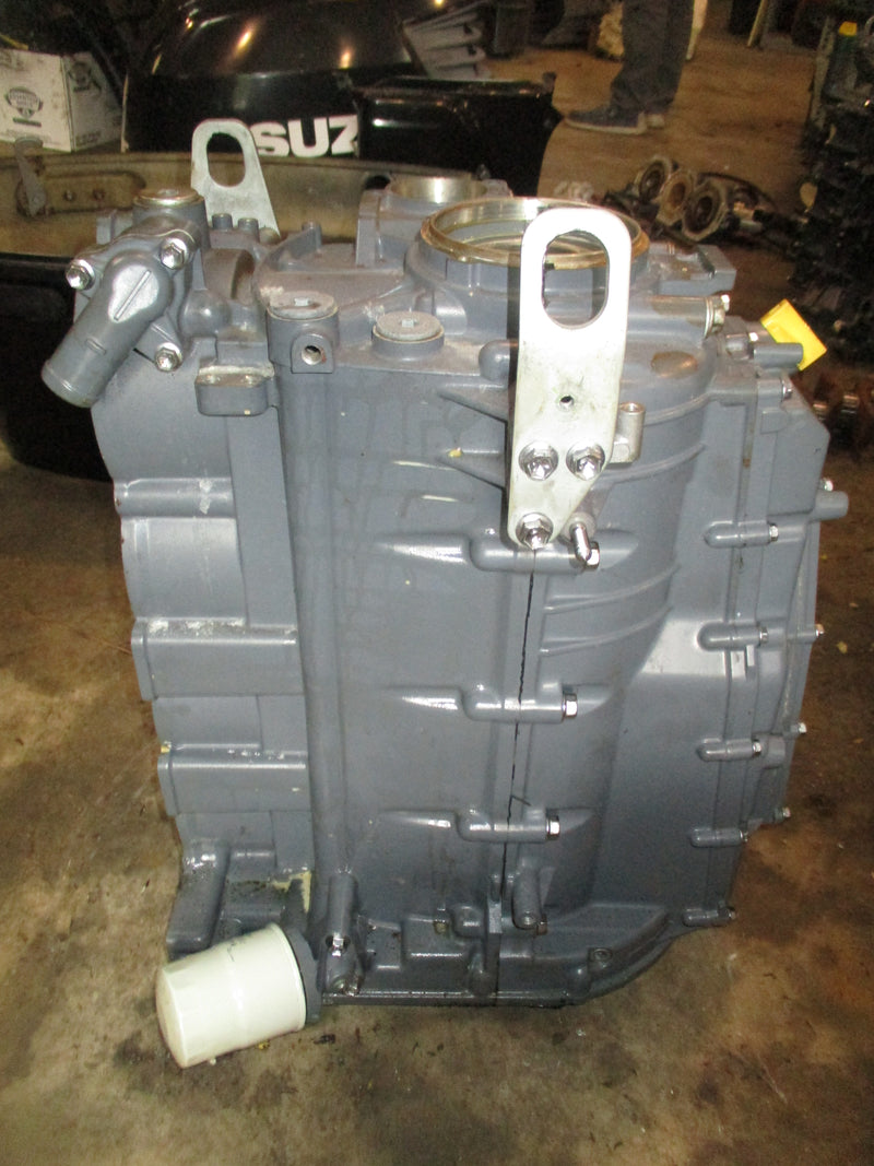 Suzuki DF175 outboard crankcase block