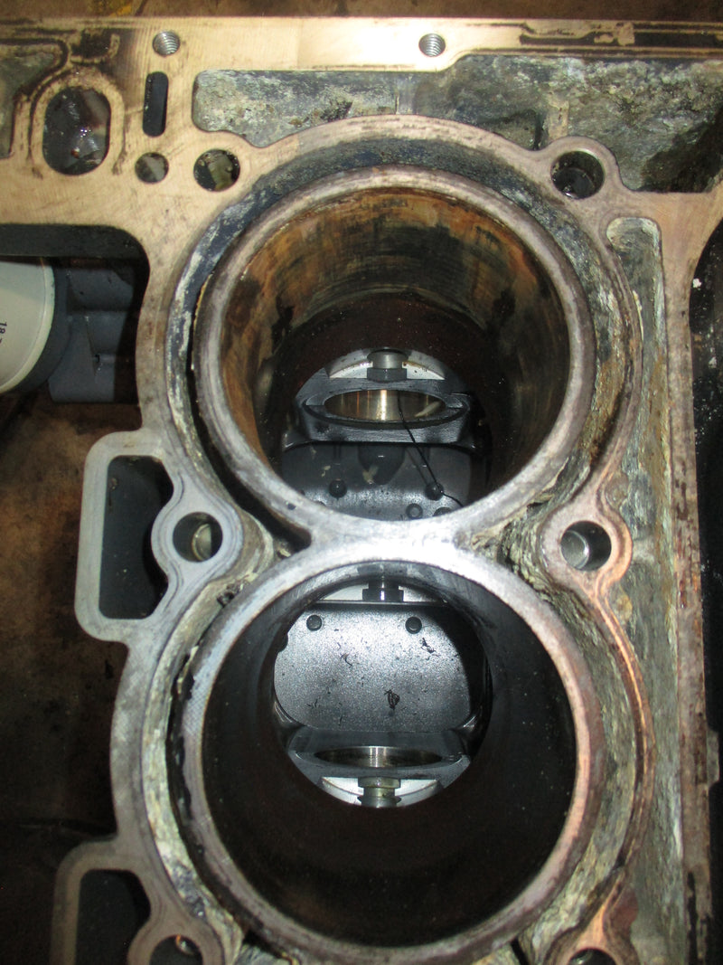 Suzuki DF175 outboard crankcase block