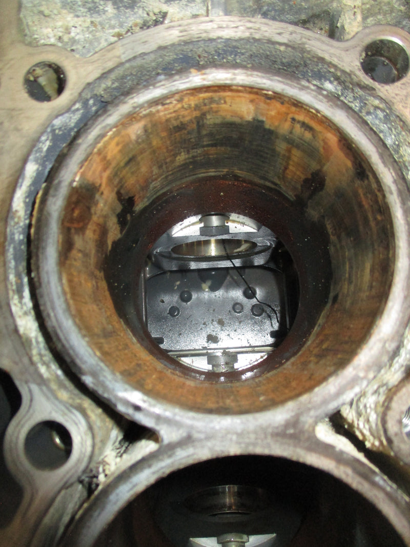 Suzuki DF175 outboard crankcase block