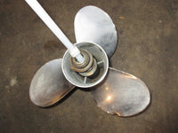 Load image into Gallery viewer, Yamaha 15hp 4 stroke outboard ss solas propellor (3121-093-07)
