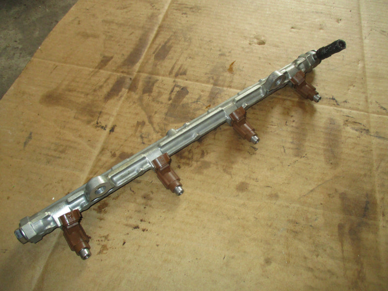 Suzuki DF175 outboard fuel rail and injector set (15751-96J00)