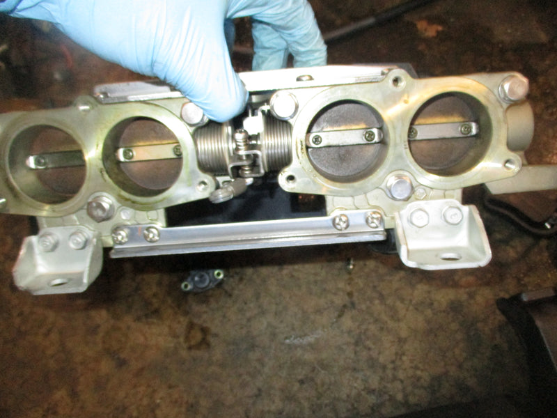Yamaha 150hp 4 stroke outboard intake manifold & throttle body (63P-13641-00-00)