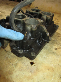 Load image into Gallery viewer, Evinrude 88hp 2 stroke outboard intake manifold and reeds (331833) (186549)
