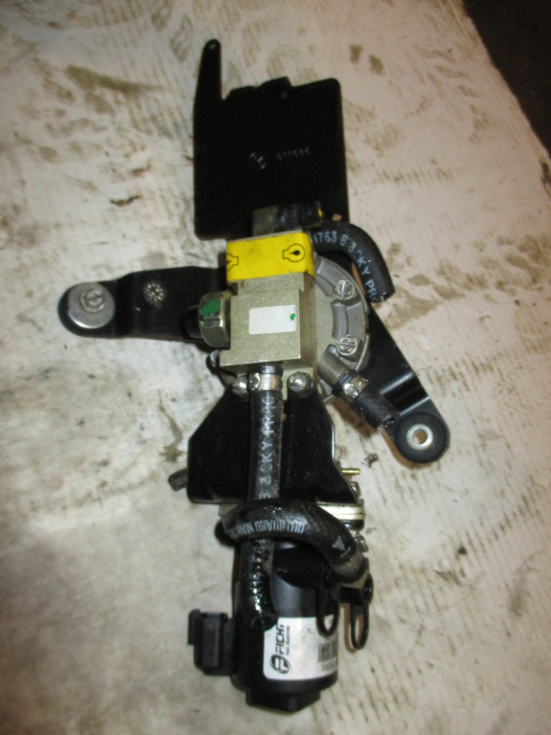 Evinrude Ficht 225hp 2 stroke outboard oil injector (439780)