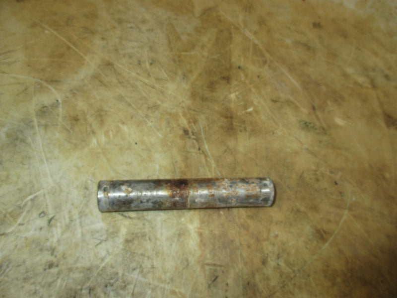 Evinrude 88hp 2 stroke outboard upper trim pin 335553