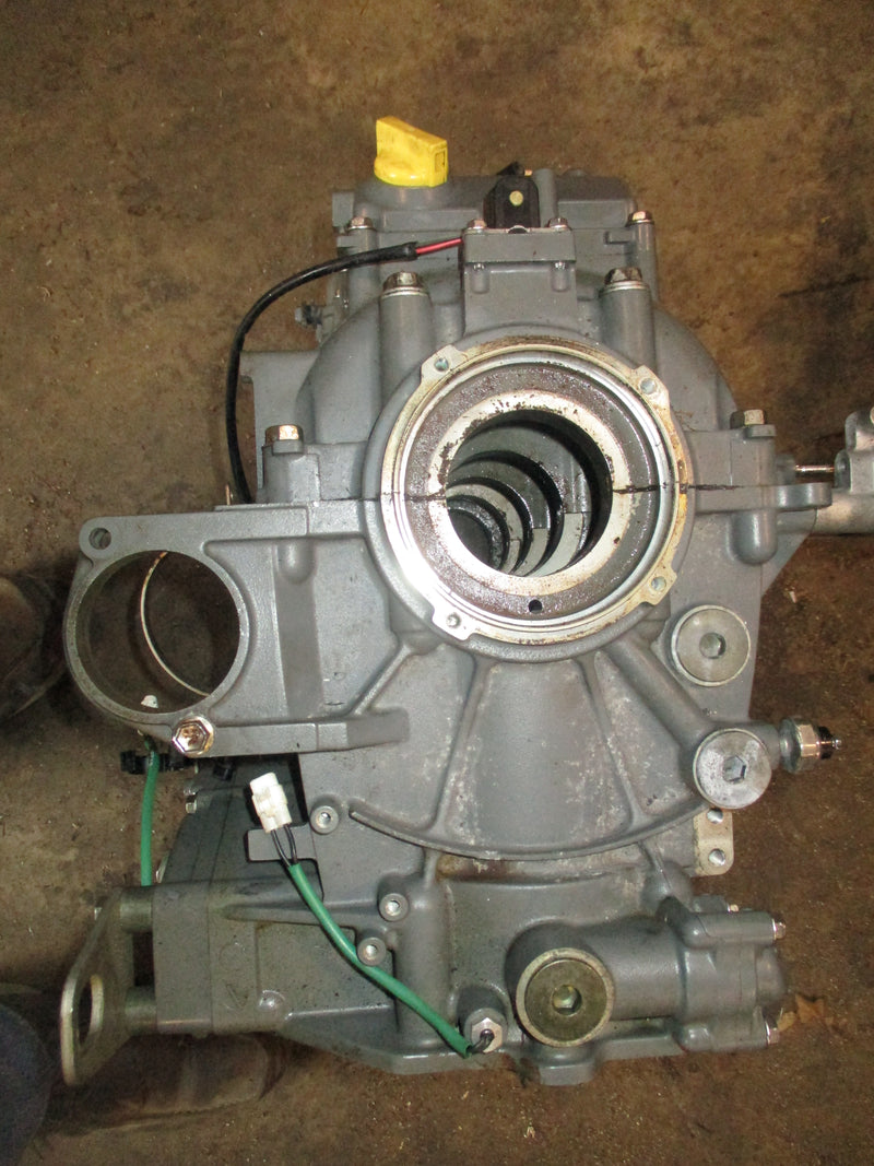 Suzuki DF175 outboard crankcase block