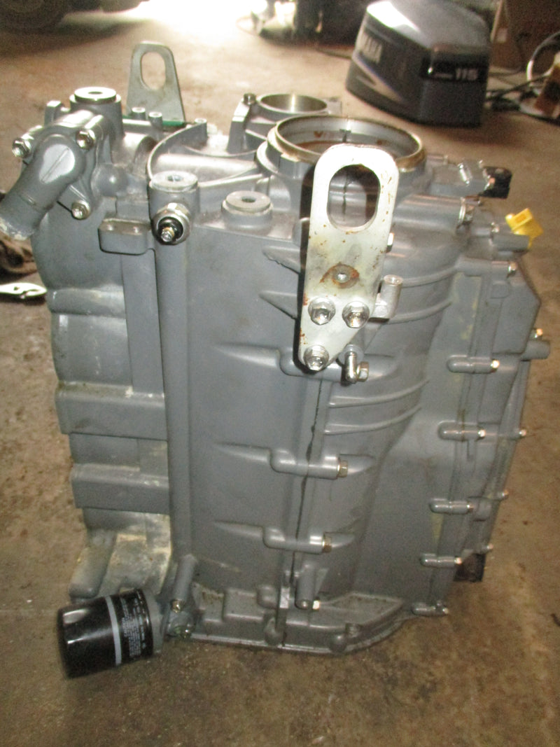 Suzuki DF175 outboard crankcase block