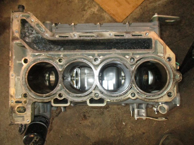 Suzuki DF175 outboard crankcase block
