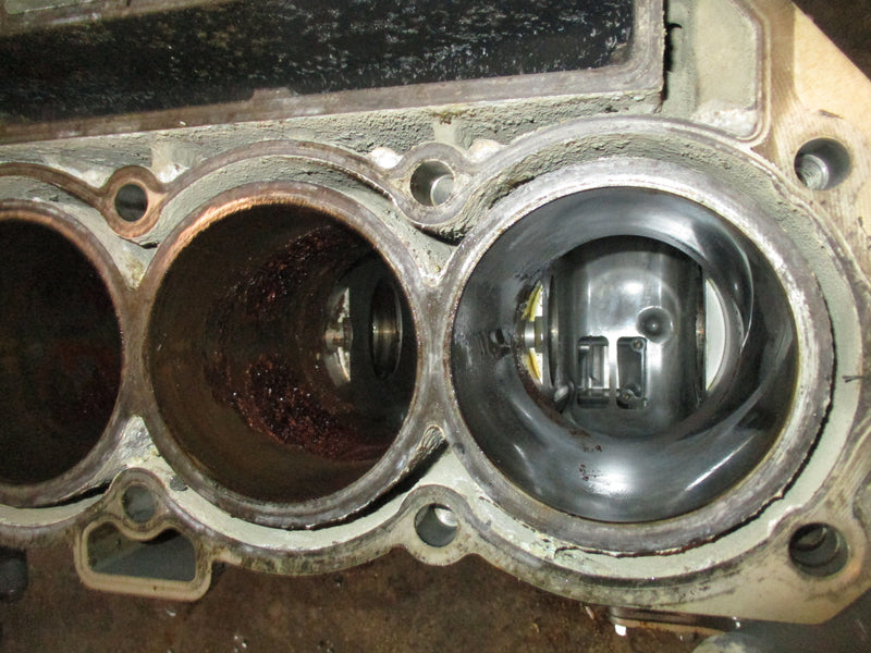 Suzuki DF175 outboard crankcase block