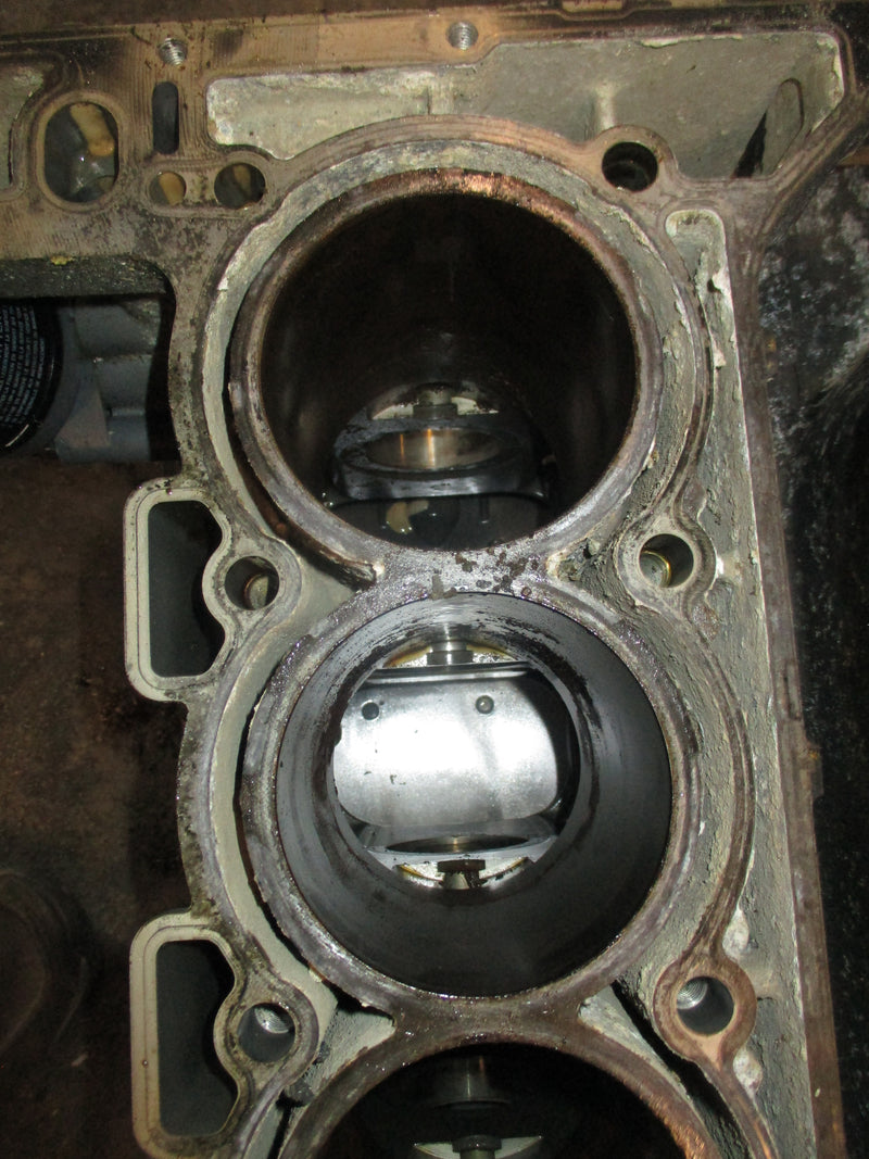 Suzuki DF175 outboard crankcase block