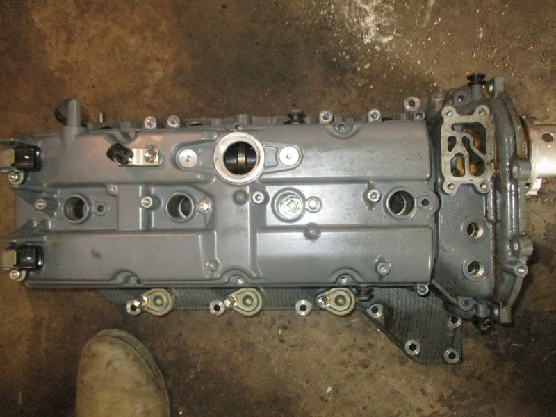 Suzuki DF175 outboard cylinder head