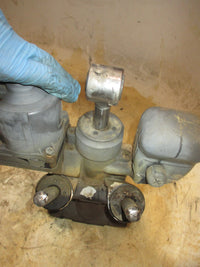 Load image into Gallery viewer, Honda BF90A 90hp 4 stroke outboard tilt trim unit
