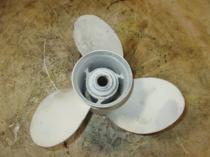 Yamaha 40hp 2 stroke outboard aluminum propellor