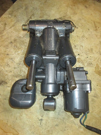 Load image into Gallery viewer, Yamaha 130hp 2 Stroke outboard Tilt Trim Unit

