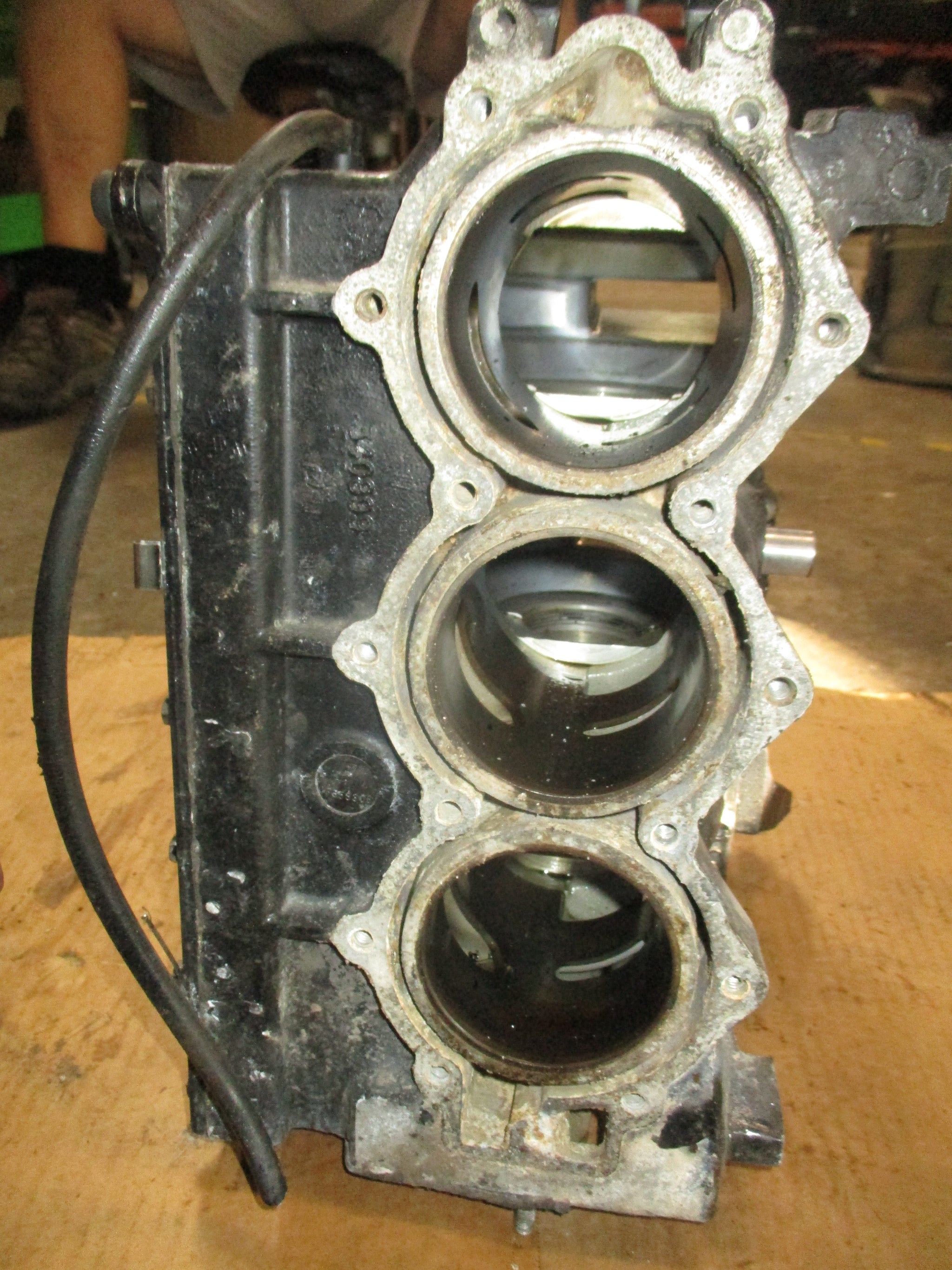 kurao✩  Evinrude VRO 70hp outboard Crankcase block 340899 | Strouds