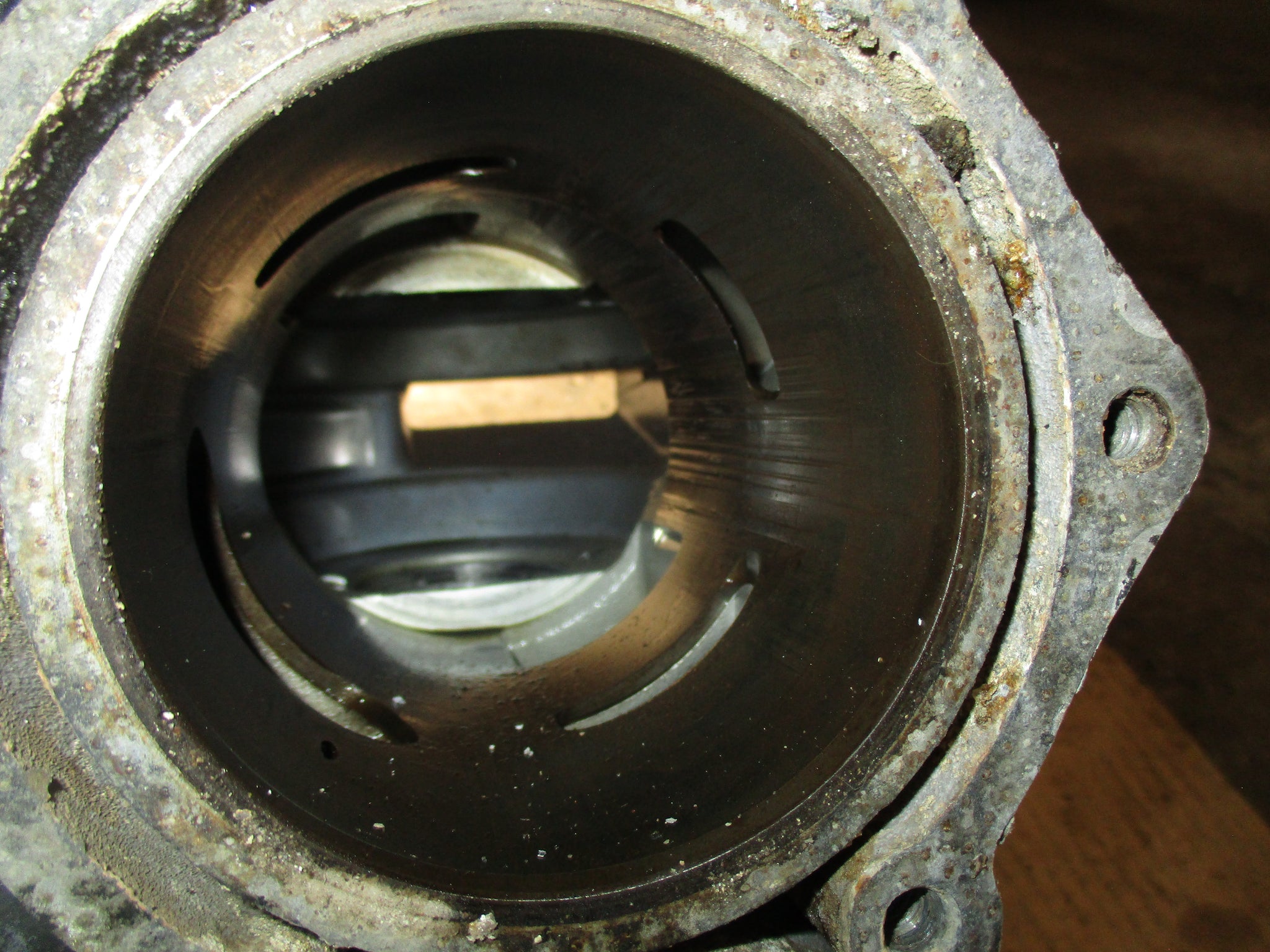 kurao✩  Evinrude VRO 70hp outboard Crankcase block 340899 | Strouds