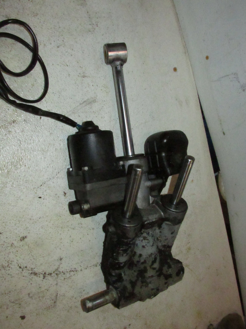 Suzuki DF140 140hp Outboard Showa Tilt Trim Unit (48503-92J01)