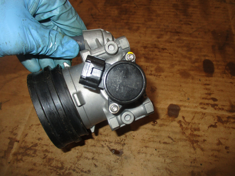 Yamaha 115hp 4 stroke outboard throttle body and sensor (6EK-13751-00-00)