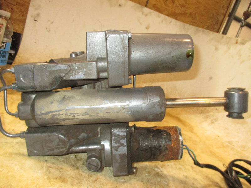 Yamaha 90hp 2 Stroke outboard Tilt Trim Unit (6H1-17)