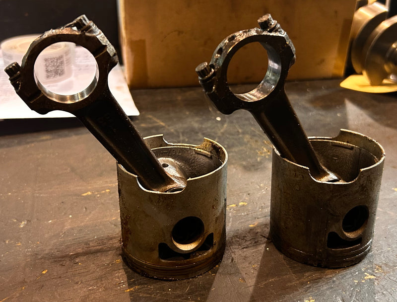 Mercury Mariner 25hp 2 Stroke outboard piston and rod set of 2 (9104A17)